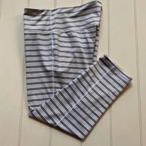 🌴  Athleta Stripe Capri/Crop Pants Small